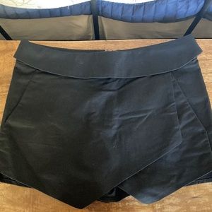 Aritzia Skort- size 2